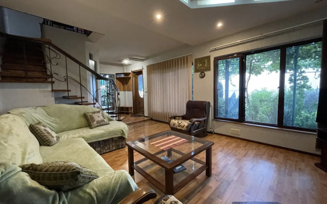 Dvukhetazhny Na Ulitse Drazhinskogo 33 Private house