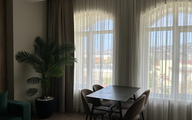 Апартаменты Двухуровневые апартаменты с балконом