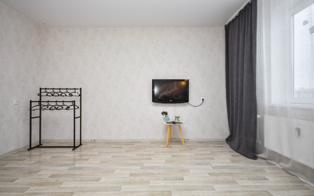 Prostornaya Kvartira Vozle SFU Flat