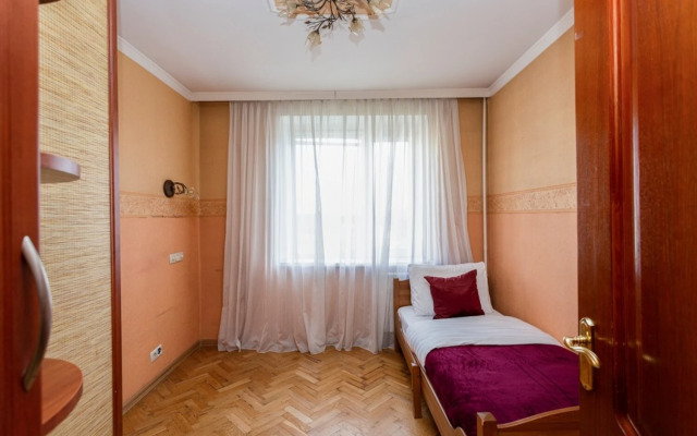 Na Ulitse Industrialnaya 15/1 Flat