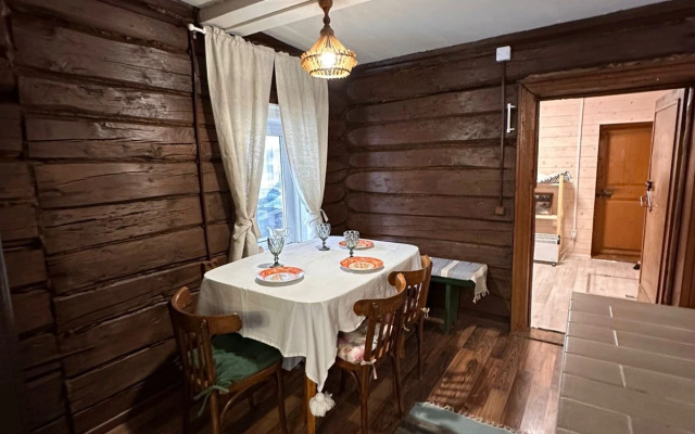 Nastoyaschiy Derevenskiy Dom s Russkoy Pechkoy Private House