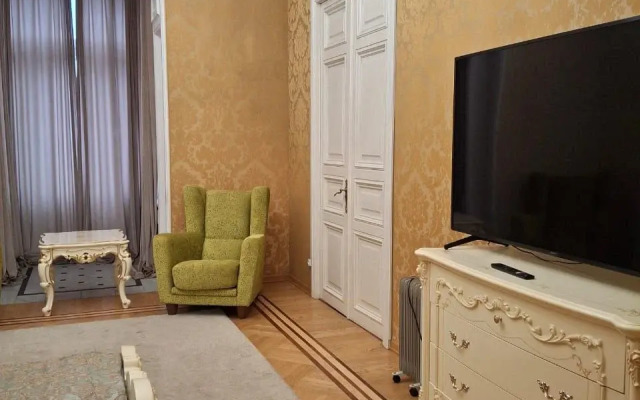 Izi Jiza Na Voskresenskoy Naberezhnoy 30 Apartments