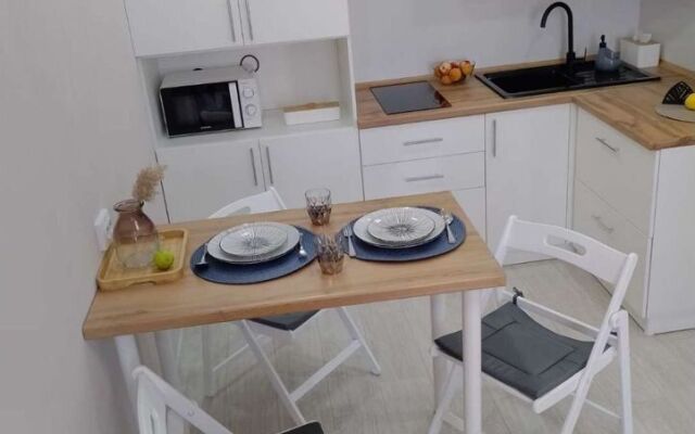 2 Na Bekhtereva 2B Flat