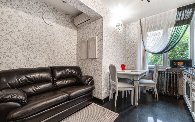 S Konditsionerom Vozle Kievskogo Vokzala Flat