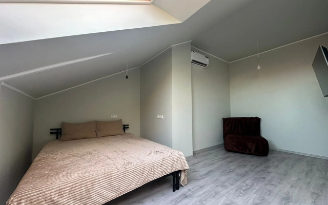 Dvukhurovnevaya S Vidom Na More Flat