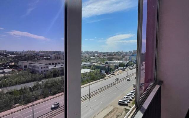 Studiya ryadom so Stolichnym rynkom g. Yakutska Flat