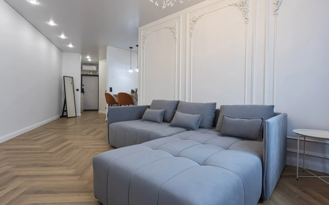 Pervy Posutochny Flat