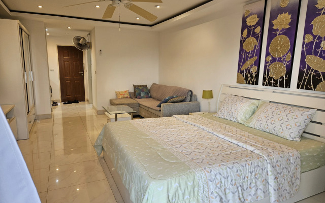 Studiya Na Pratamnake Flat