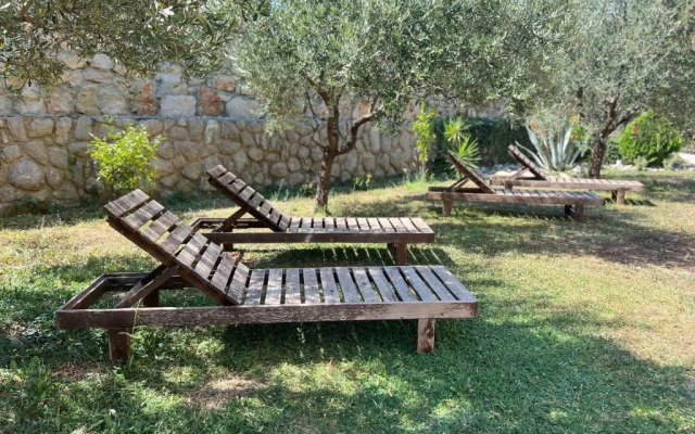 Villa Risan Aparthotel