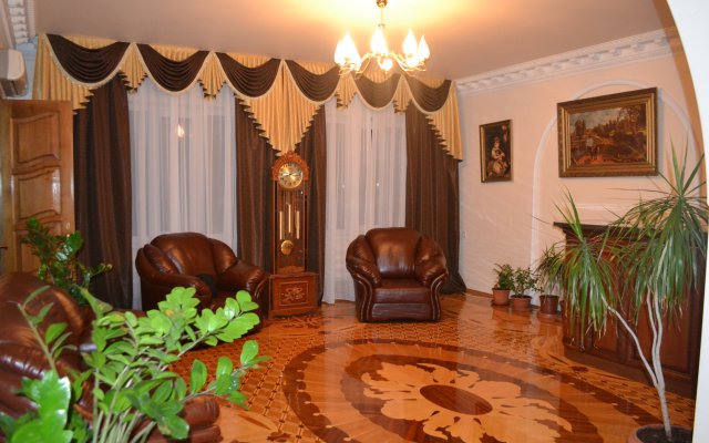 Отель Family House