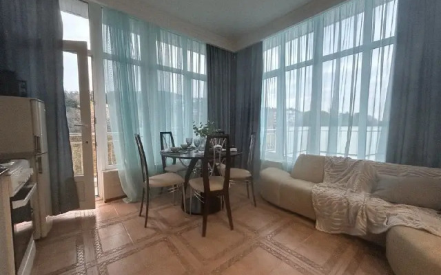 Trekhkomnatnaya S Pryamym Vidom Na More Flat