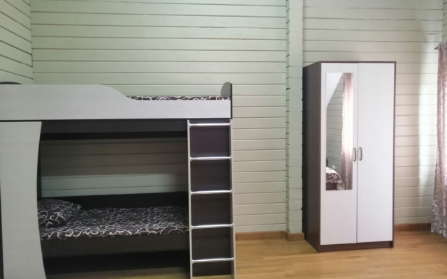 Kottedzhi V Arendu Beregovaya 48 Guest House