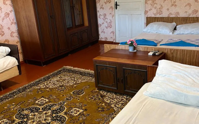 Uyut Guest house