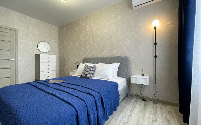 V tsentre s vidom na reku Flat