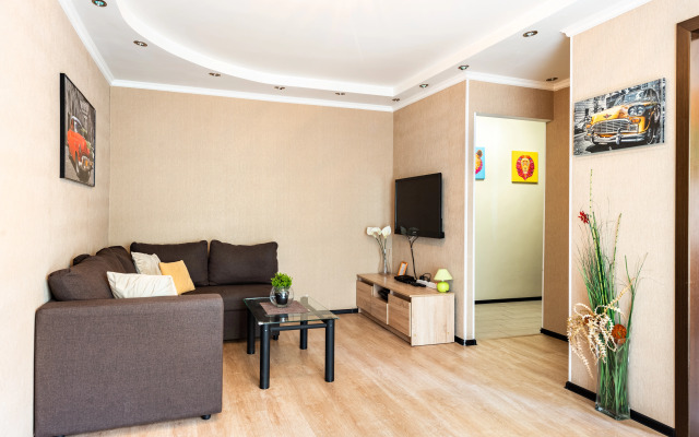 Prostornaya dvukhkomnatnaya Natali u parka Zyuzino Flat