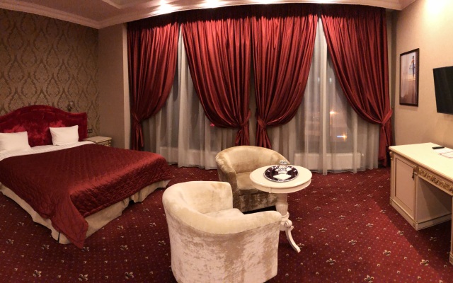 Avshar Hotel