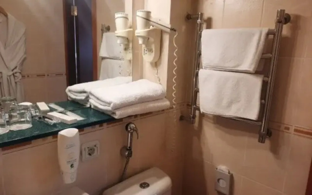 Golden Hotel