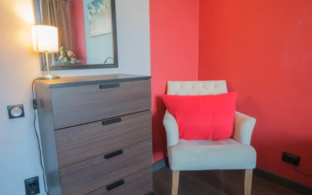 MyhomeYourhome Na Obraztsovoy Apartments