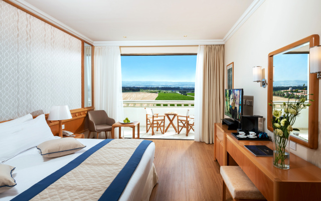 Classic Double room with land view (full double bed)