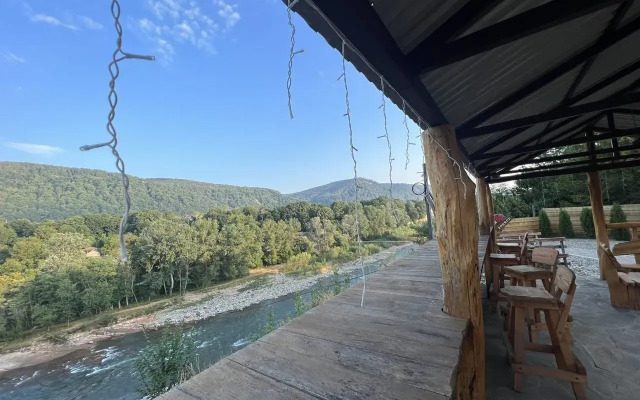 S baney i basseynom Private house