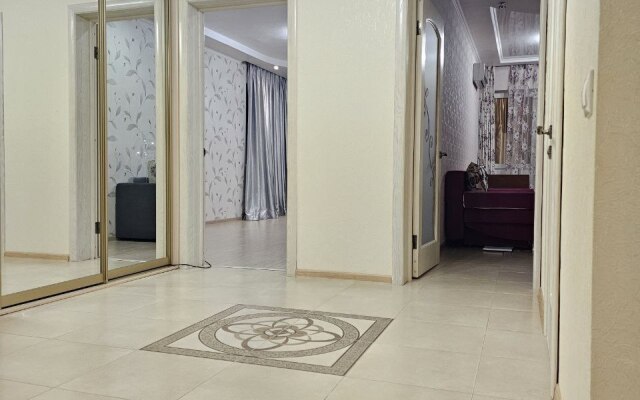 U Morya Ryadom S Tsentralnym Plyazhem Apartments