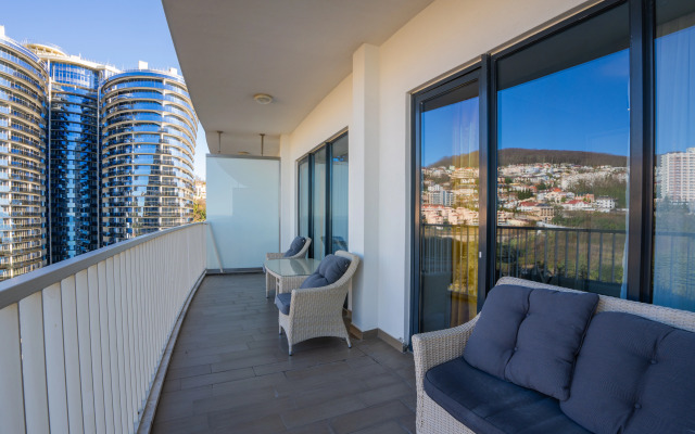 Апартаменты трехкомнатные с видом на море и город