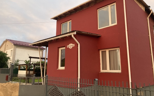 3-Kh Komnatnaya Kvartira S Mangalnoy Zonoy Flat