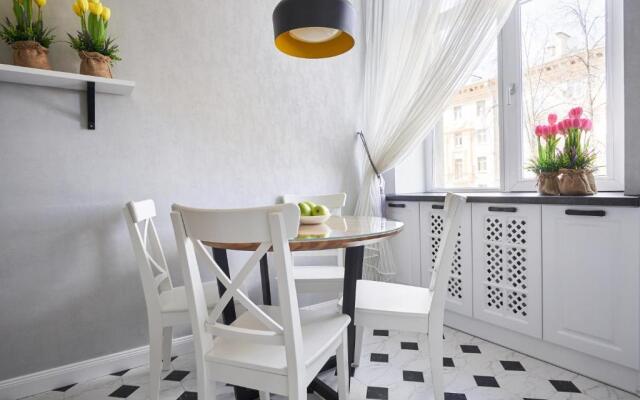 Pinterest na Karla Marksa c balkonom Apartments