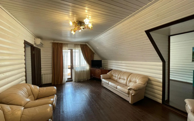 Частный Дом на Берегу Моря с Бассейном