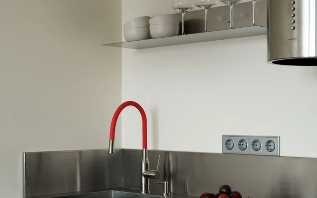Ryadom S Nevoy Na Uralskoy Ulitse Apartments