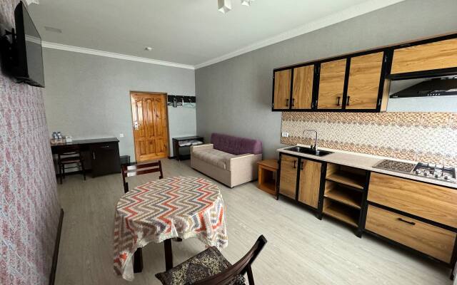 Qamar Hotel