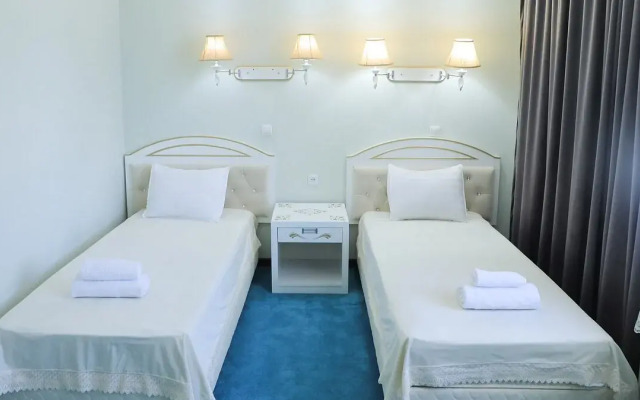 Отель Maqom Plaza