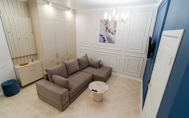 Monstera Lyuks v Nebuge Flat