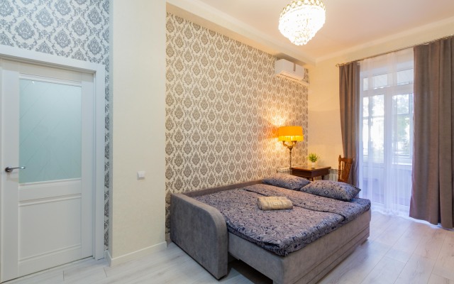 Dvukhkomnatnaya V Istoricheskom Tsentpe Gopoda S Parkovkoy Flat