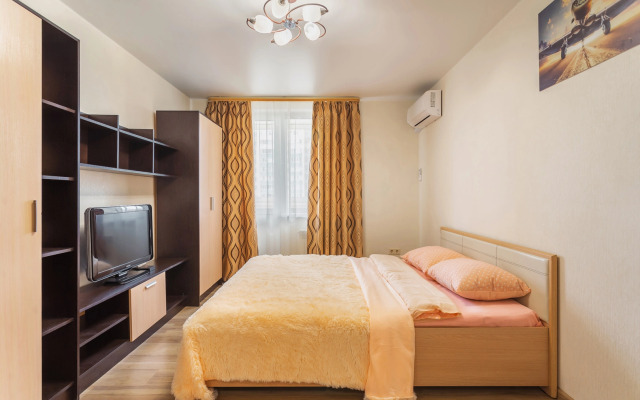 Уютные Апартаменты в доме у Космопорта (ул. Дыбенко 27а)