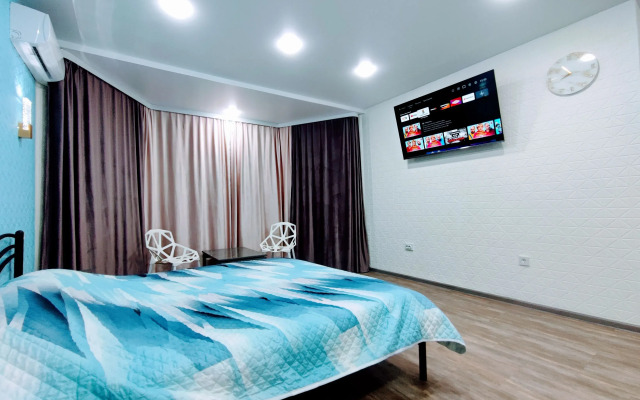 Lyuks s Konditsionerom i Boylerom v Tsentre Abakana Apartments