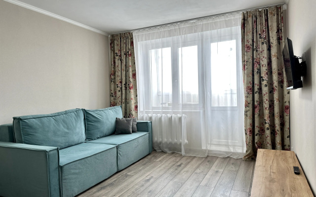 Eustoma, Ryadom s TTS Kristall Apartments