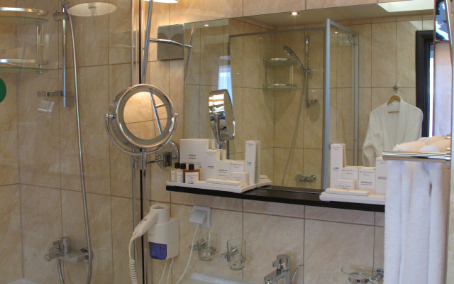 Hotel Paris Gostinichnogo Kompleksa Dvfu