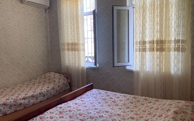 Dom na Kvitsiniya 16 Private House
