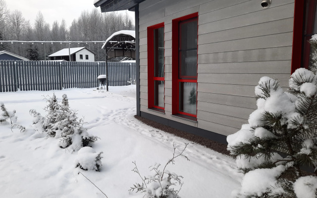 Частный дом у леса