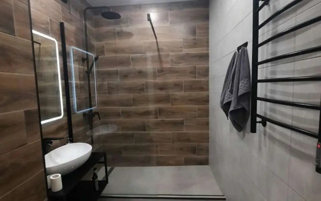 S Zhivopisnym Vidom Na Reku Flat