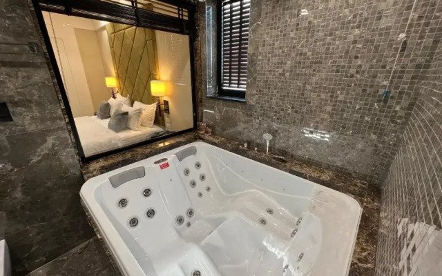 Golden Palace Hotel