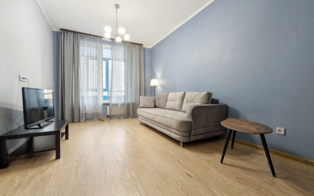 Na Ulitse Tipanova Flat