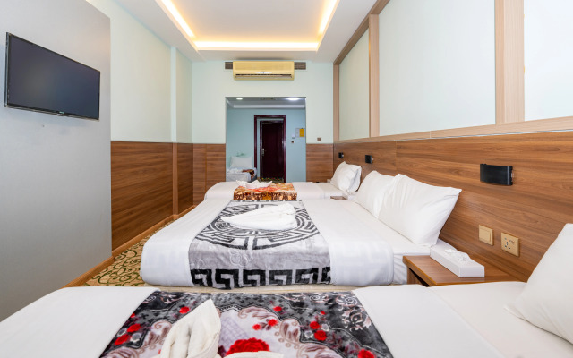 Tanha Hotel