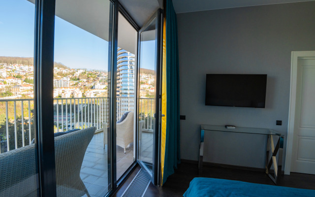 Апартаменты трехкомнатные с видом на море и город