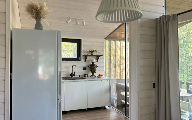 U Ozera S Terrasoy Sosnovy Dom Private house