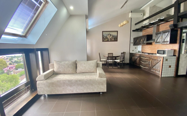 Апартаменты Двухуровневые с Балконом