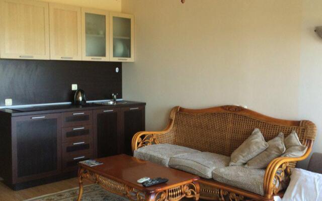 Chateau Del Marina Apartments