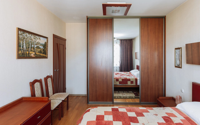 Prostornaya I Uyutnaya Dvukhkomnatnaya Flat