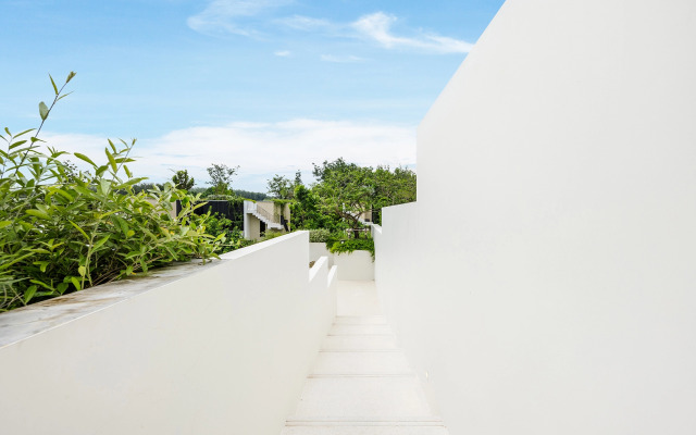 Qabalah 2BR Villa, Pool & Rooftop near Bangtao Villa